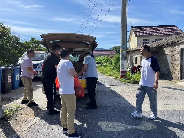文章附图